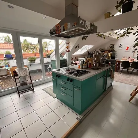 Bright 2 Bedrooms 2 Bathrooms *